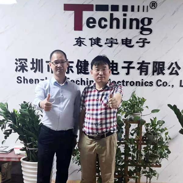 蝌蚪网站在线观看連接器與東健宇領導人合照